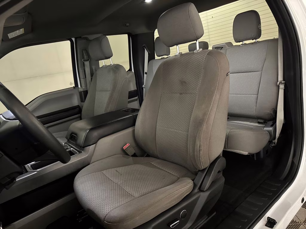 2018 Oxford White Ford F-150 XLT 4X4 Truck
