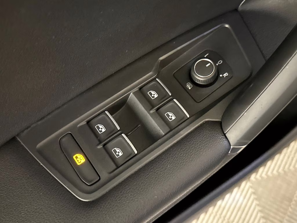 2020 Silk Blue Metallic Volkswagen Tiguan 2.0T SE FWD SUV