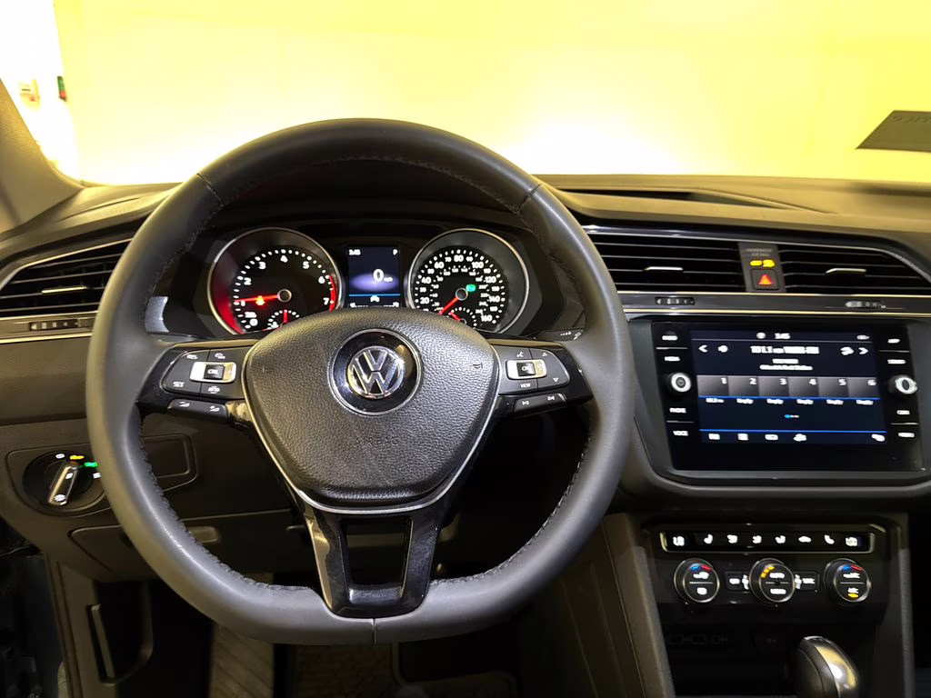 2020 Silk Blue Metallic Volkswagen Tiguan 2.0T SE FWD SUV