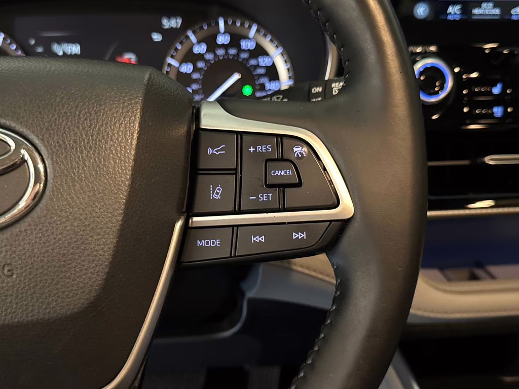 2022 Wind Chill Pearl Toyota Highlander Platinum AWD SUV