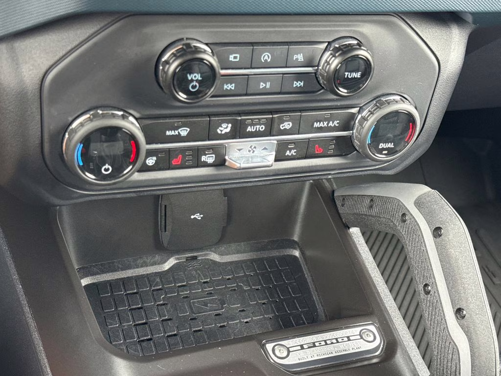 2024 Oxford White Ford Bronco Outer Banks 4X4 SUV