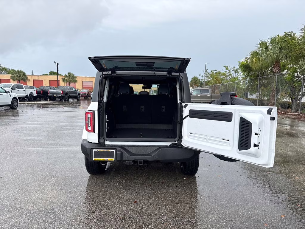 2024 Oxford White Ford Bronco Outer Banks 4X4 SUV