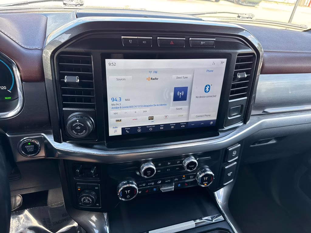 2021 Oxford White Ford F-150 Lariat 4X4 Truck