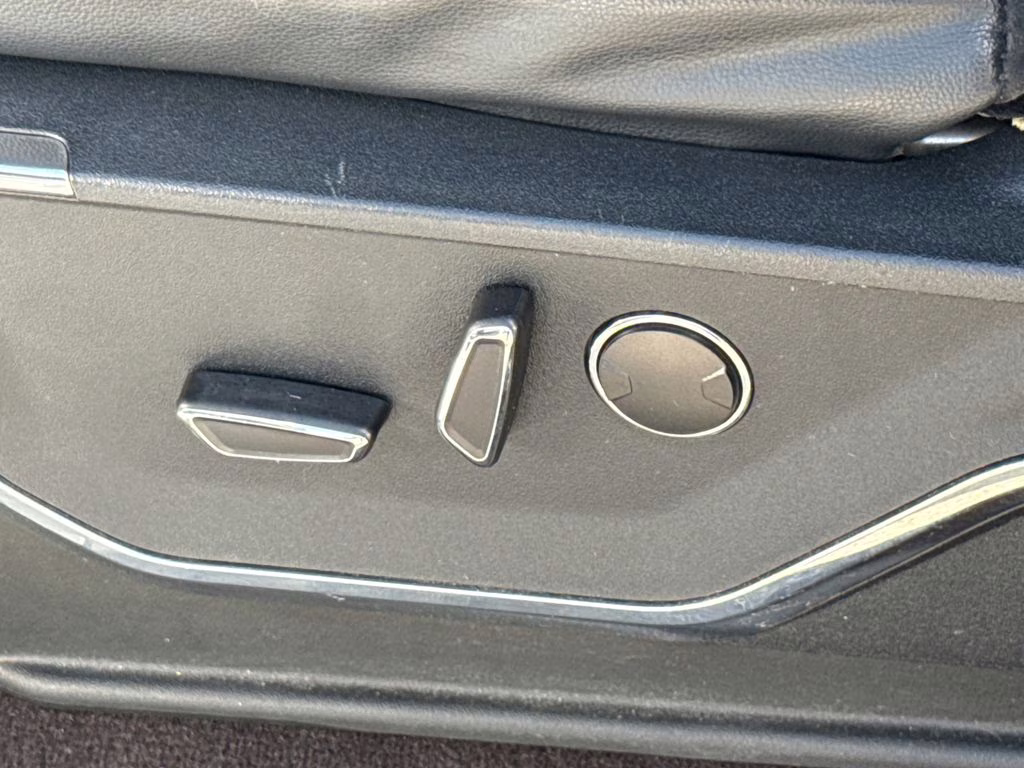 2021 Oxford White Ford F-150 Lariat 4X4 Truck