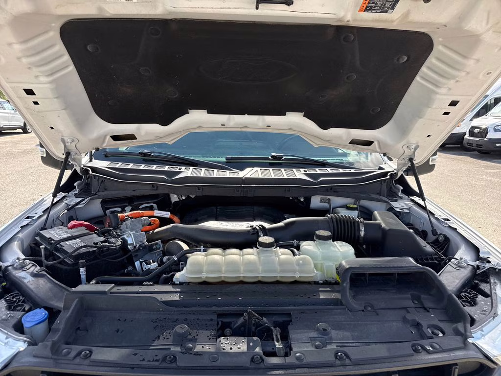 2021 Oxford White Ford F-150 Lariat 4X4 Truck