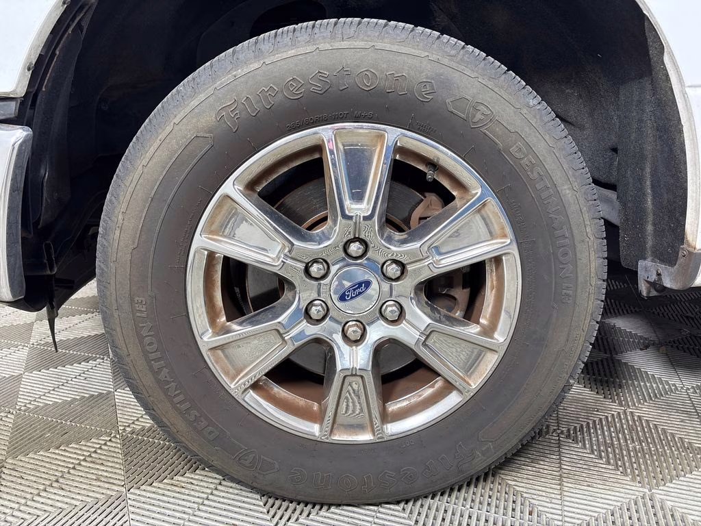 2015 Oxford White Ford F-150 XLT RWD Truck