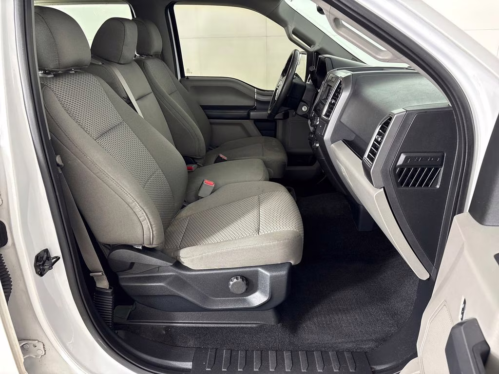 2015 Oxford White Ford F-150 XLT RWD Truck