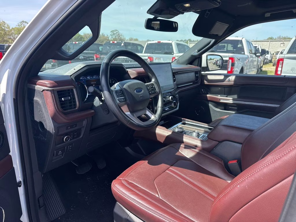 2024 Oxford White Ford Expedition Limited 4X4 SUV