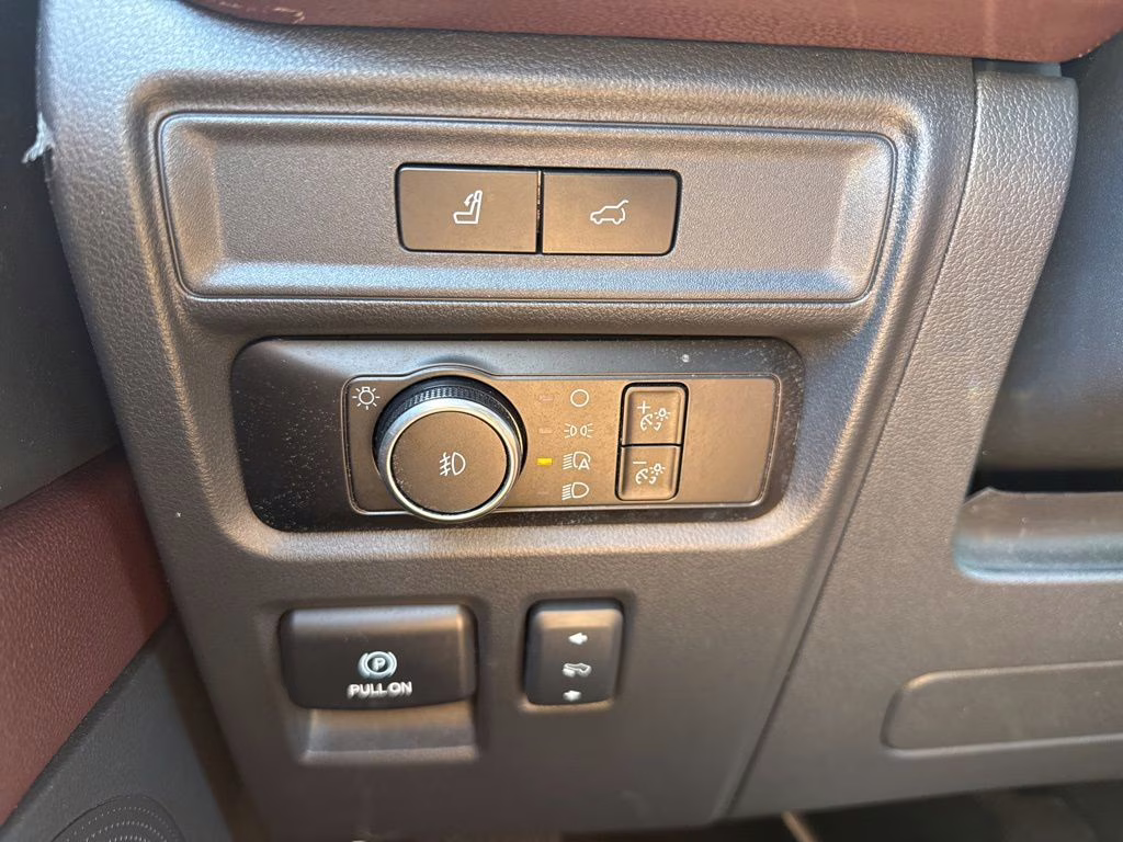 2024 Oxford White Ford Expedition Limited 4X4 SUV