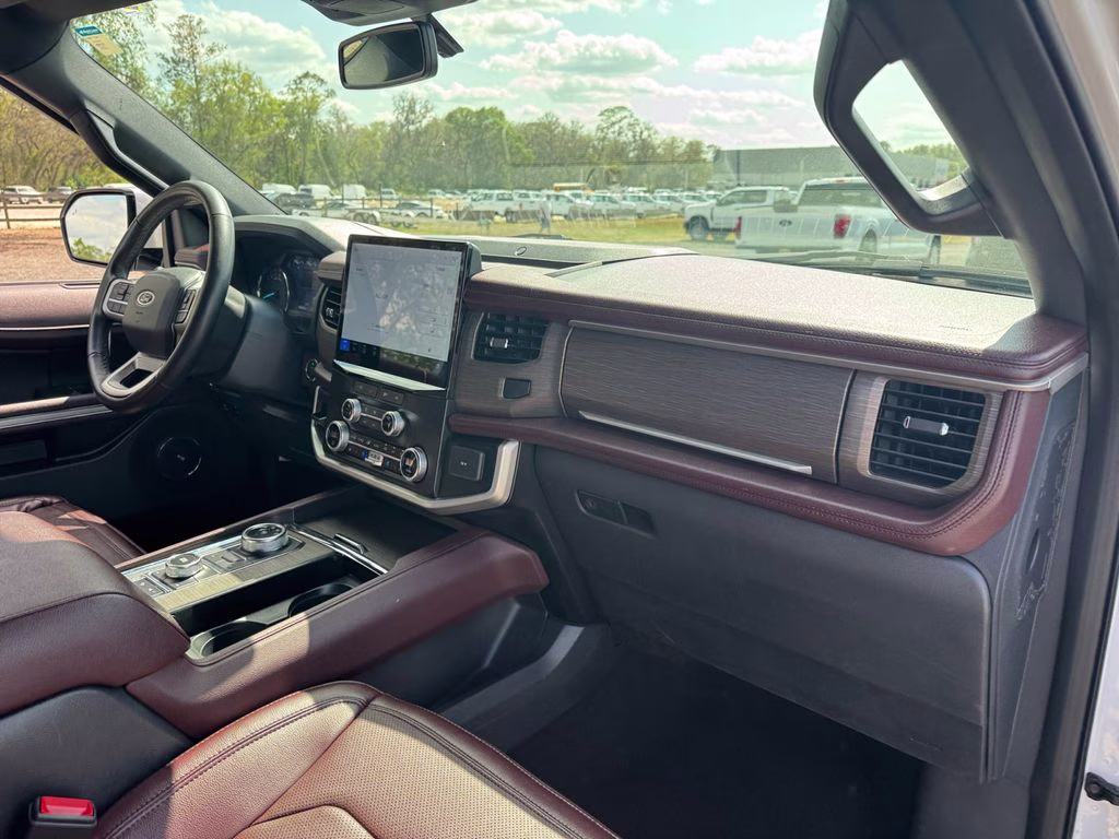 2024 Oxford White Ford Expedition Limited 4X4 SUV