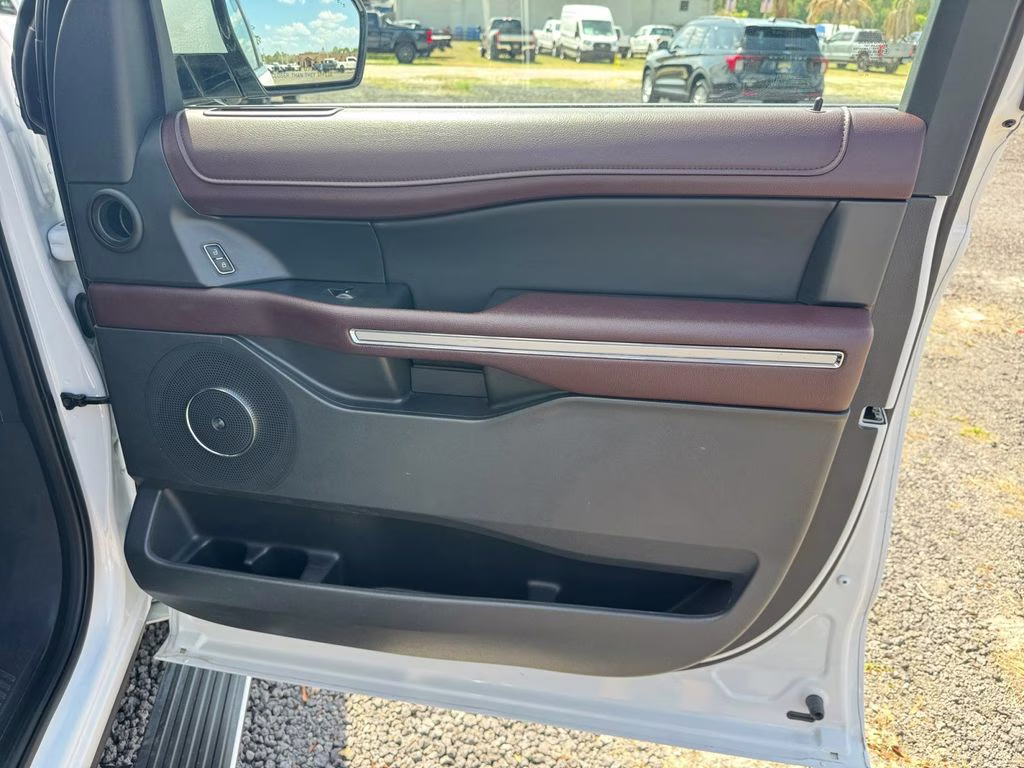2024 Oxford White Ford Expedition Limited 4X4 SUV