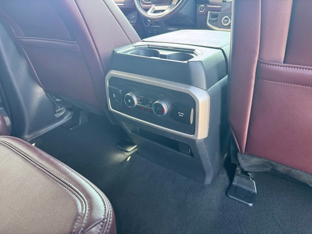 2024 Oxford White Ford Expedition Limited 4X4 SUV
