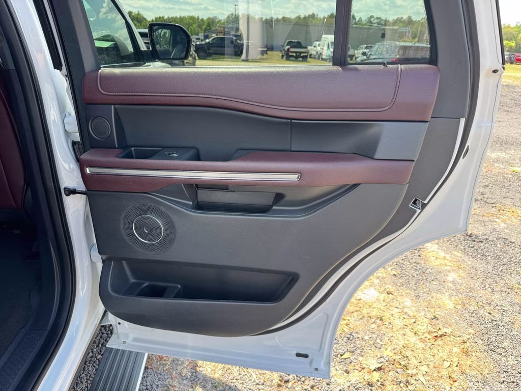 2024 Oxford White Ford Expedition Limited 4X4 SUV
