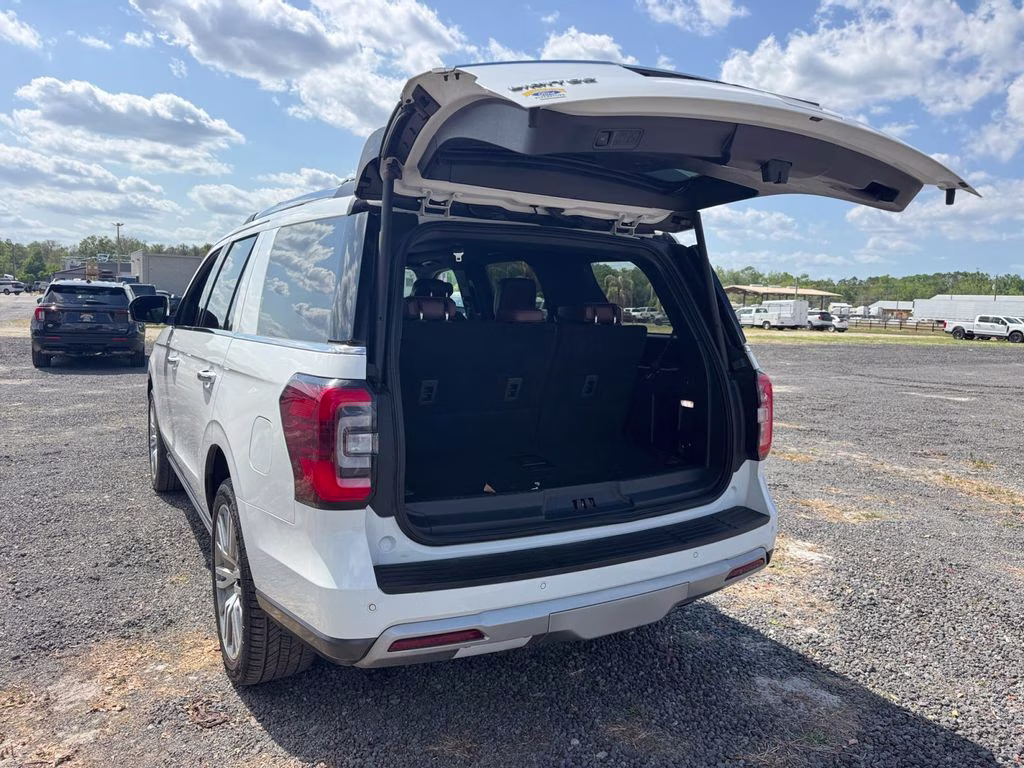 2024 Oxford White Ford Expedition Limited 4X4 SUV