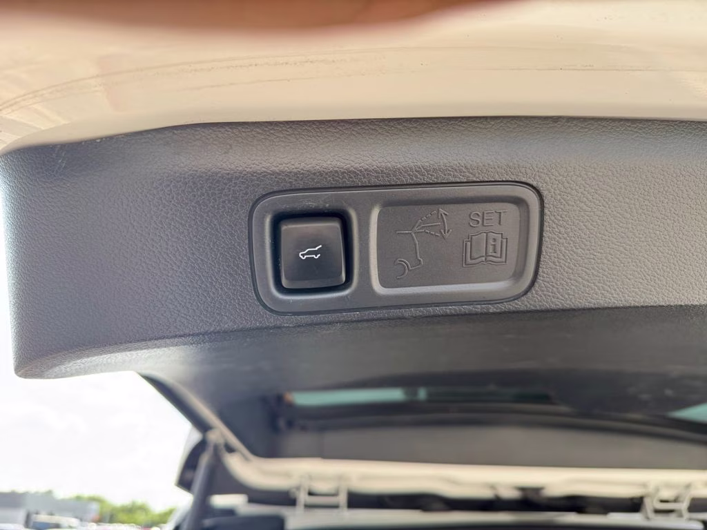 2024 Oxford White Ford Expedition Limited 4X4 SUV