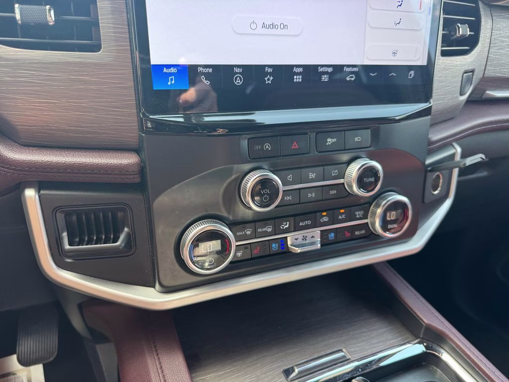 2024 Oxford White Ford Expedition Limited 4X4 SUV