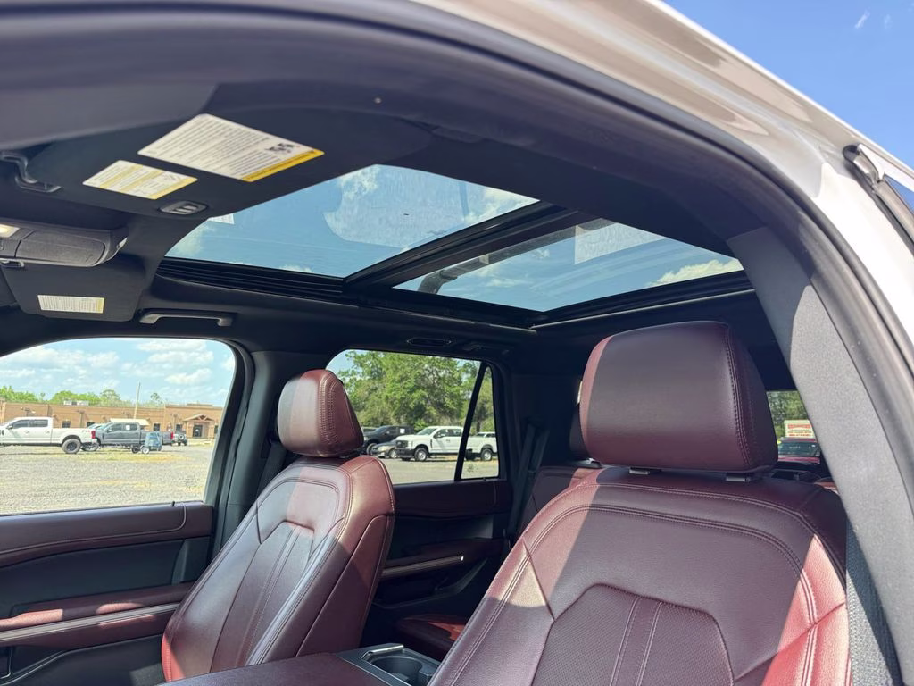 2024 Oxford White Ford Expedition Limited 4X4 SUV