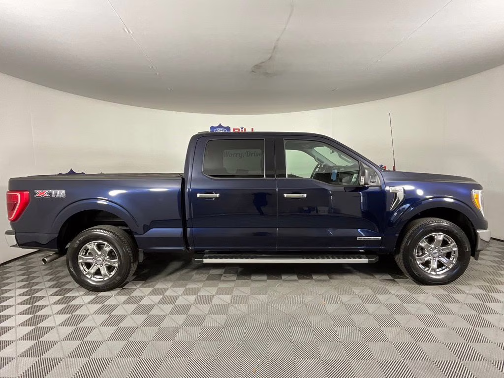 2022 Antimatter Blue Metallic Ford F-150 XLT 4X4 Truck