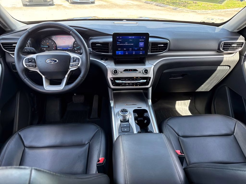 2022 Atlas Blue Metallic Ford Explorer XLT 4X4 SUV