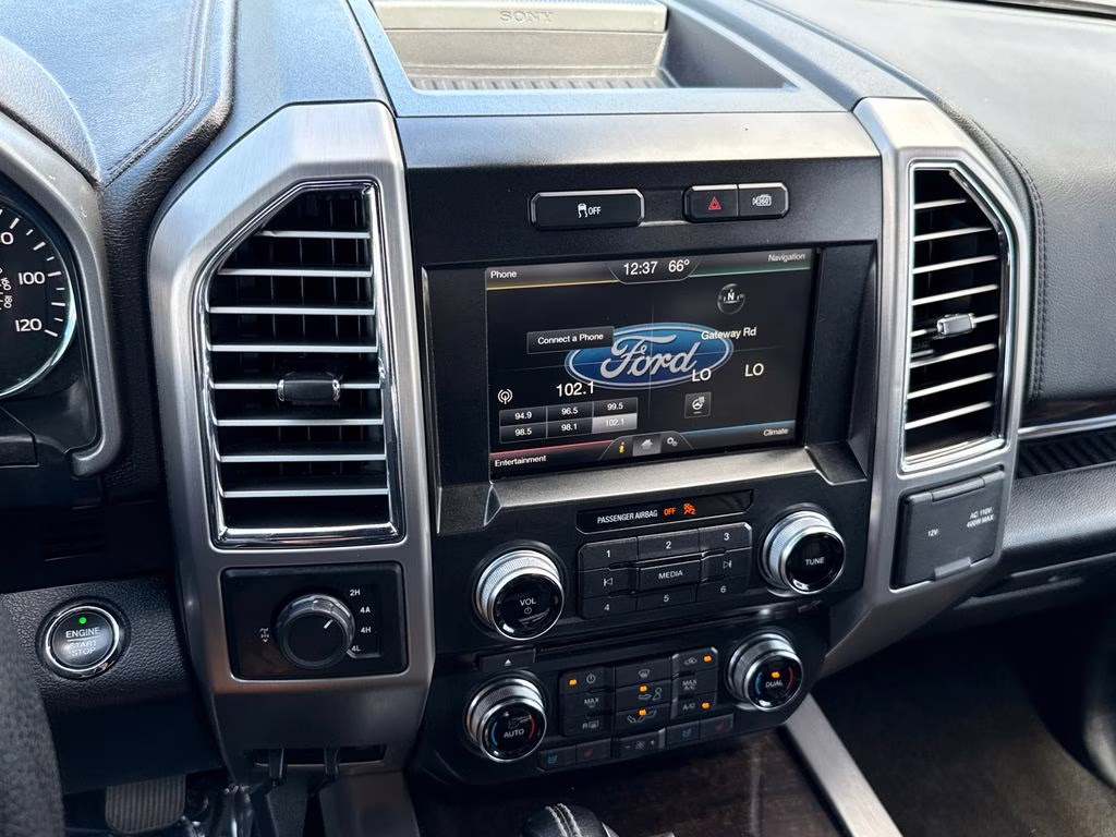 2015 White Platinum Metallic Tri-Coat Ford F-150 Platinum 4X4 Truck