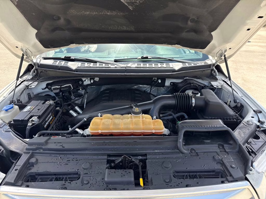 2015 White Platinum Metallic Tri-Coat Ford F-150 Platinum 4X4 Truck