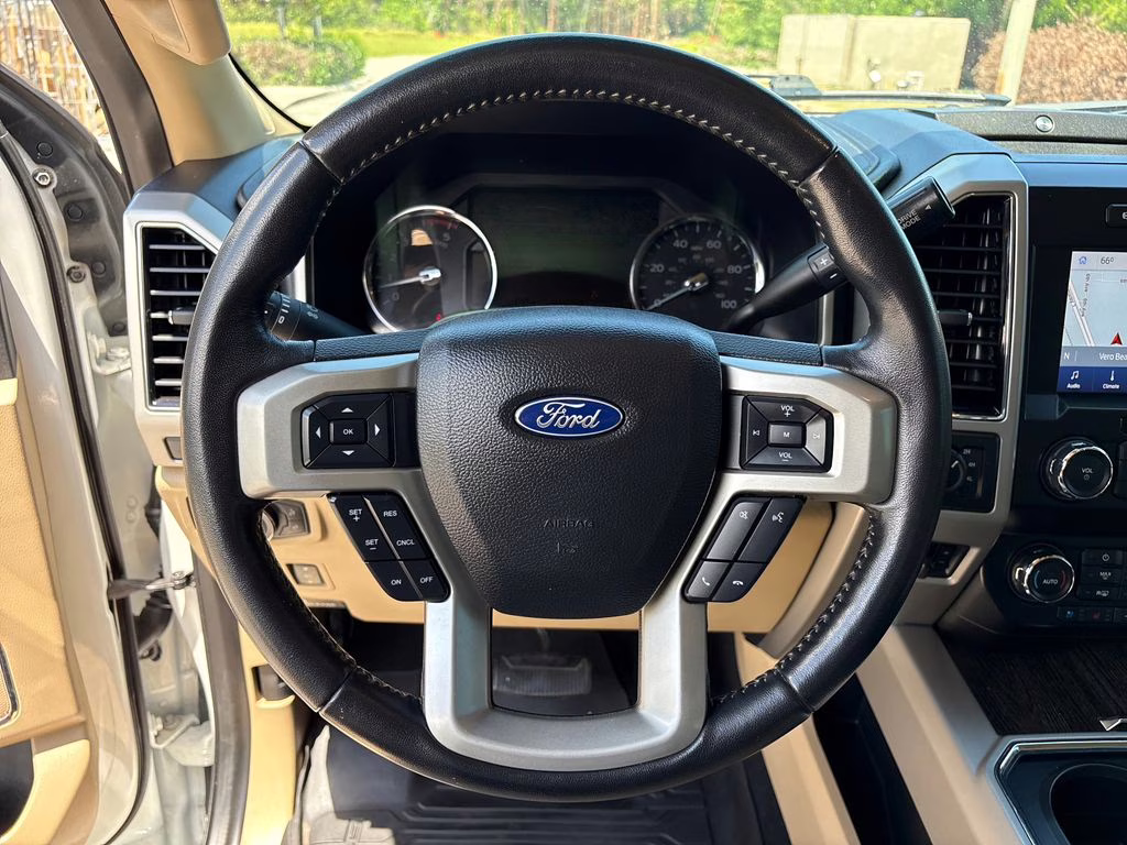 2021 White Metallic Ford Super Duty F-350 SRW Lariat 4X4 Truck