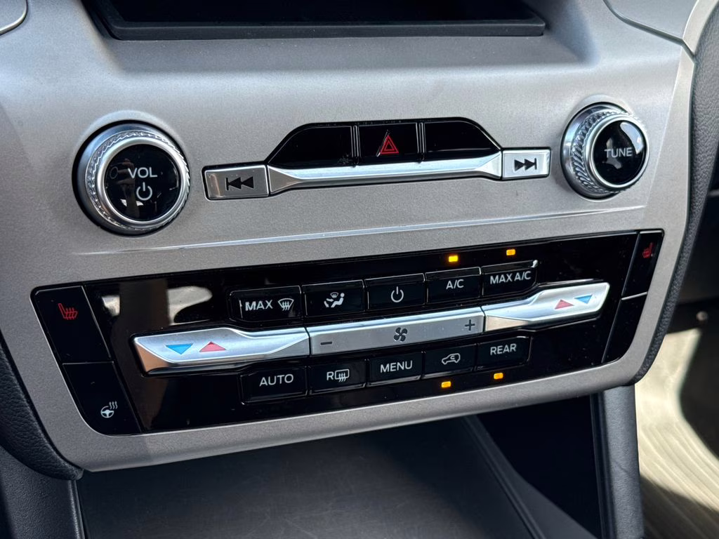 2022 Atlas Blue Metallic Ford Explorer XLT 4X4 SUV