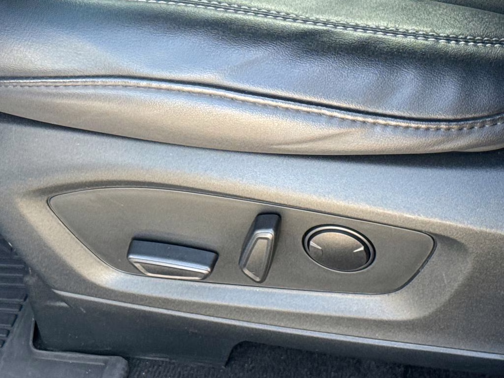 2022 Atlas Blue Metallic Ford Explorer XLT 4X4 SUV