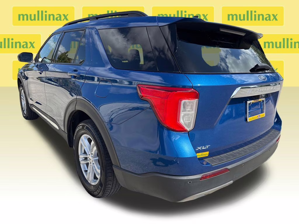 2022 Atlas Blue Metallic Ford Explorer XLT 4X4 SUV