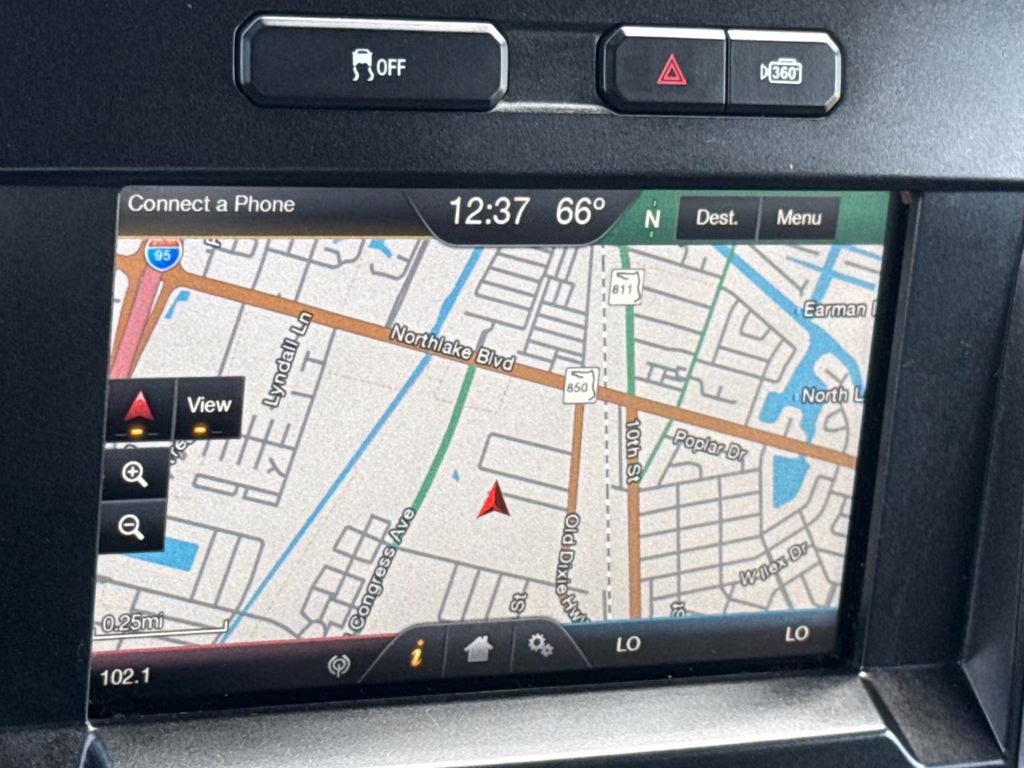 2015 White Platinum Metallic Tri-Coat Ford F-150 Platinum 4X4 Truck