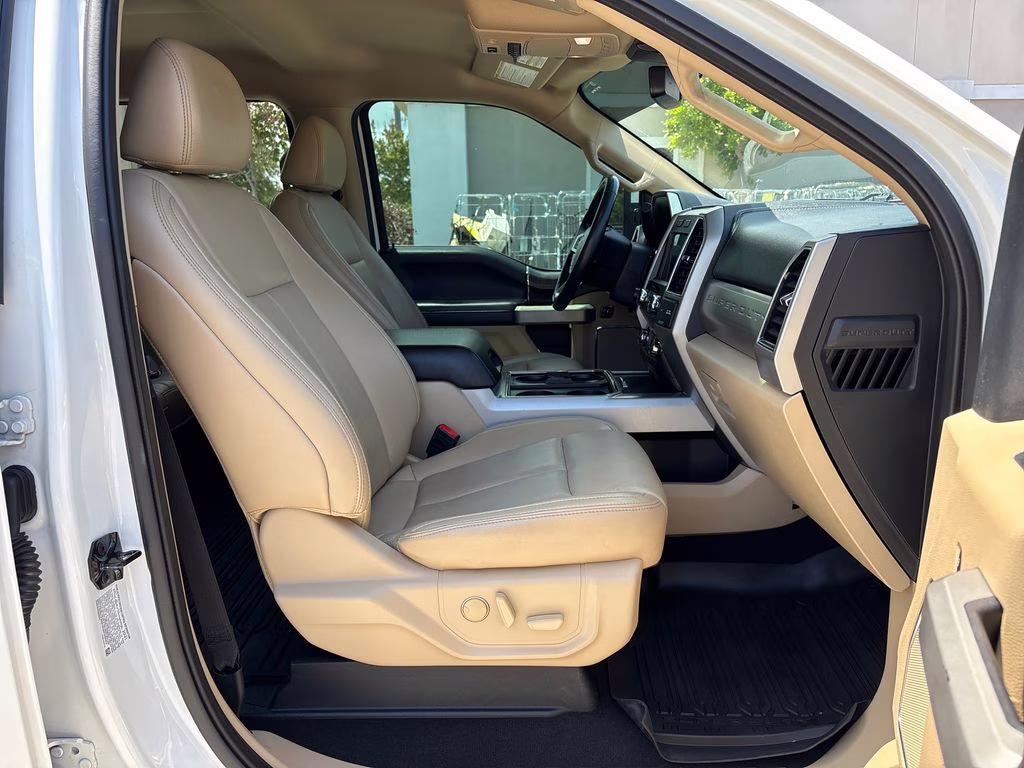 2021 White Metallic Ford Super Duty F-350 SRW Lariat 4X4 Truck