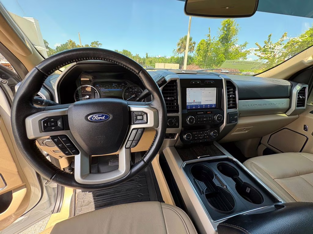 2021 White Metallic Ford Super Duty F-350 SRW Lariat 4X4 Truck