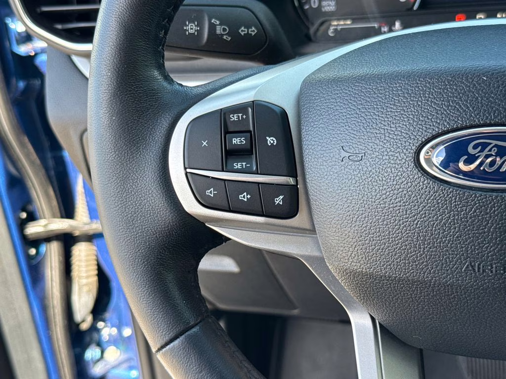 2022 Atlas Blue Metallic Ford Explorer XLT 4X4 SUV