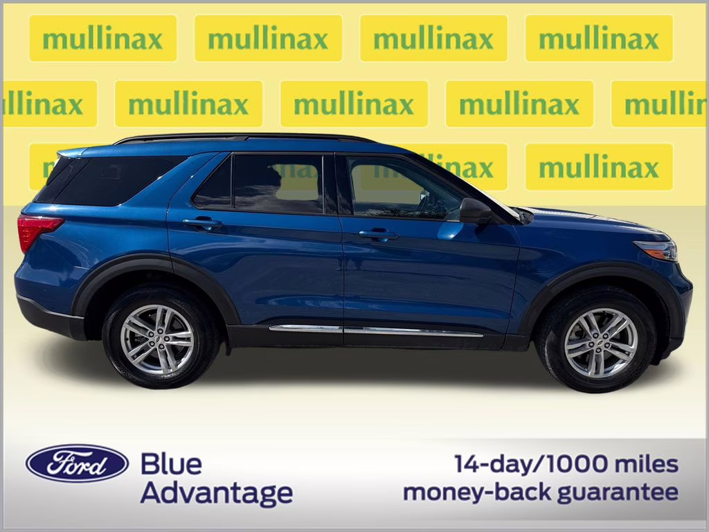 2022 Atlas Blue Metallic Ford Explorer XLT 4X4 SUV