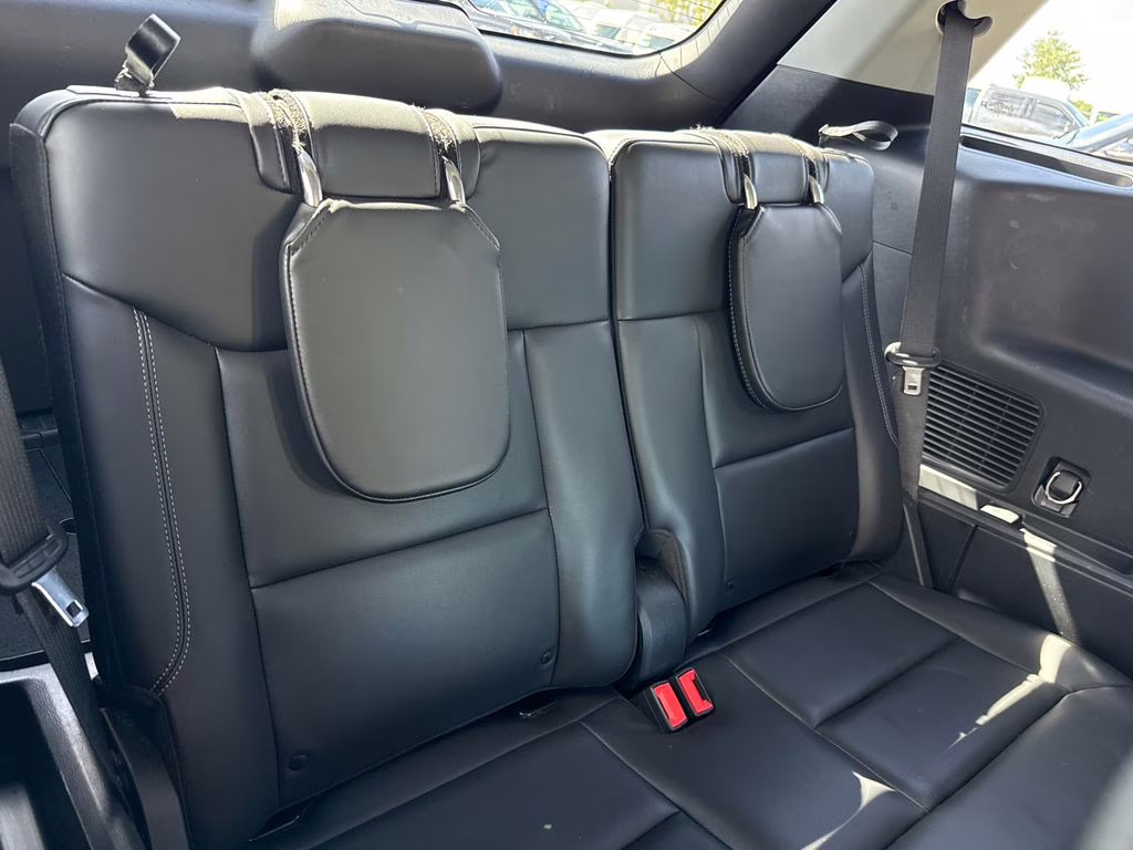 2022 Atlas Blue Metallic Ford Explorer XLT 4X4 SUV