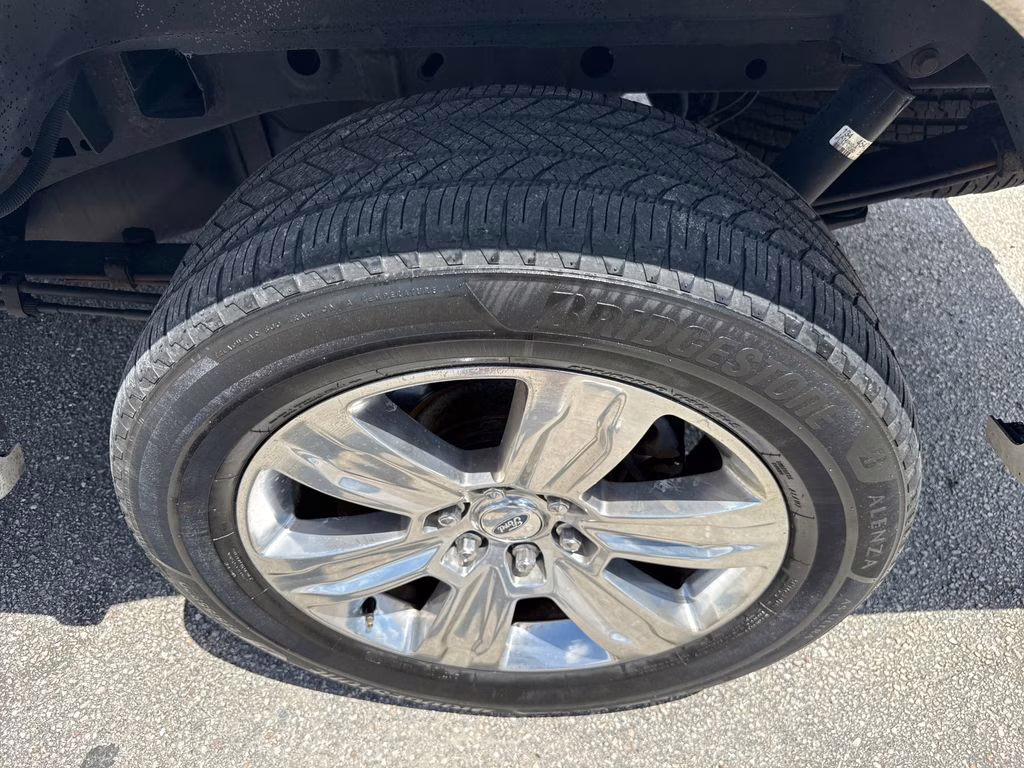 2015 White Platinum Metallic Tri-Coat Ford F-150 Platinum 4X4 Truck