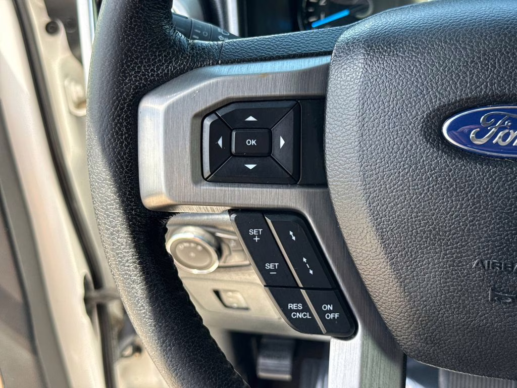 2015 White Platinum Metallic Tri-Coat Ford F-150 Platinum 4X4 Truck