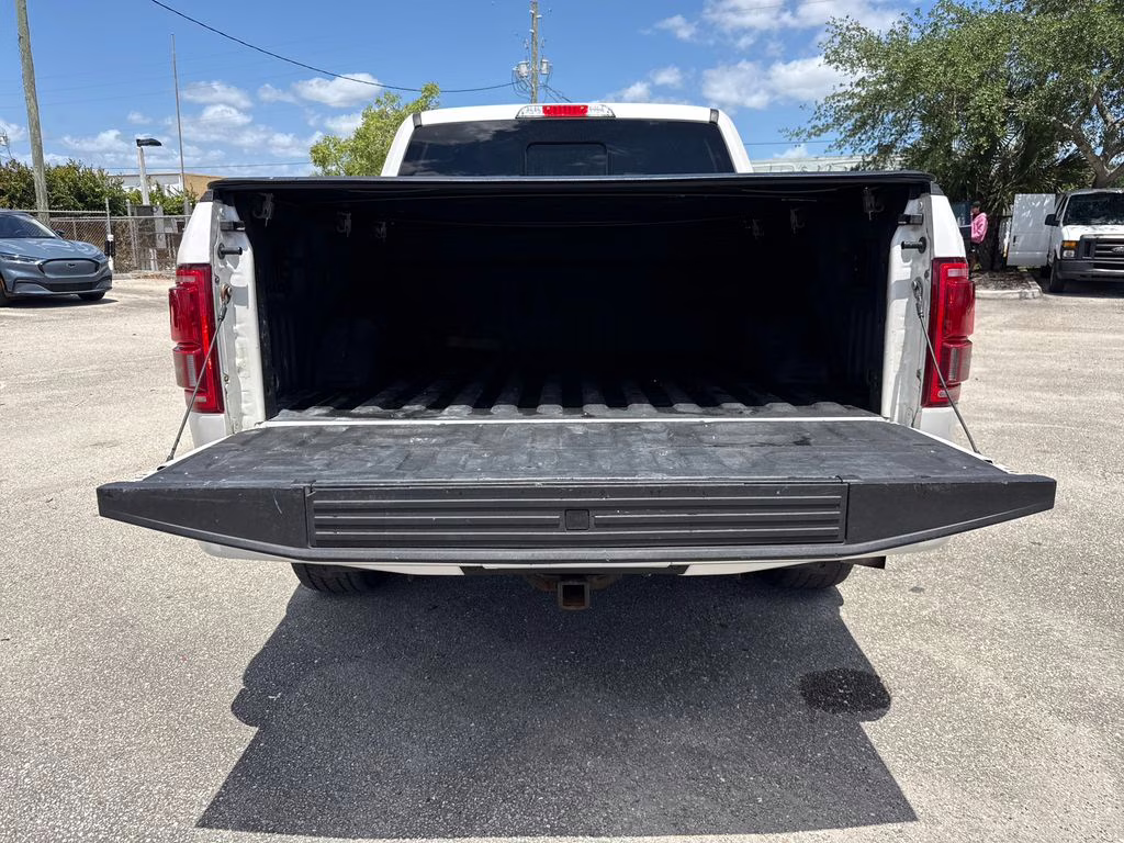 2015 White Platinum Metallic Tri-Coat Ford F-150 Platinum 4X4 Truck