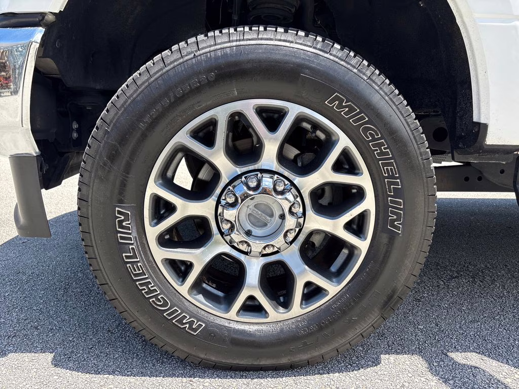 2021 White Metallic Ford Super Duty F-350 SRW Lariat 4X4 Truck
