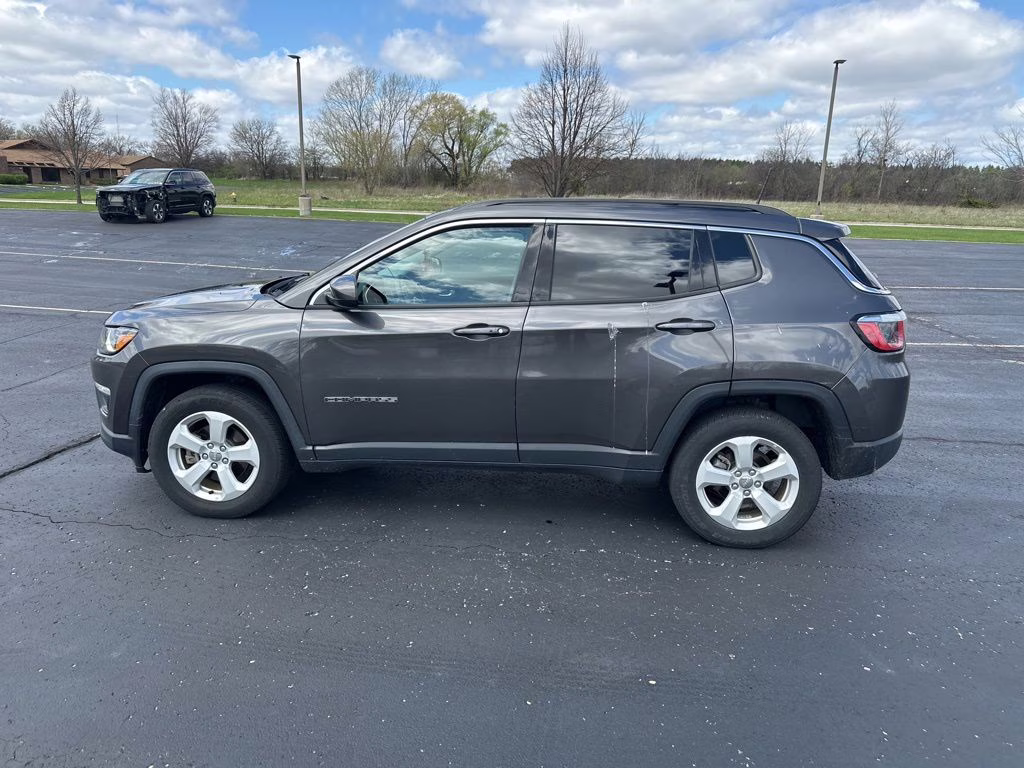 2018 Granite Crystal Metallic Clearcoat Jeep Compass Latitude 4X4 SUV