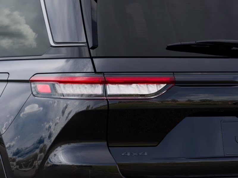 2026 Diamond Black Crystal Pearlcoat Jeep Grand Cherokee Summit 4X4 SUV