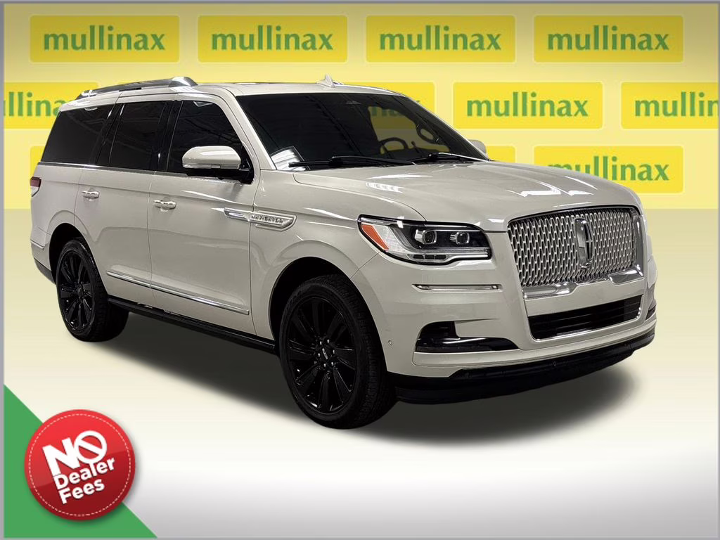 2022 Pearl Metallic Lincoln Navigator Reserve 4X4 SUV