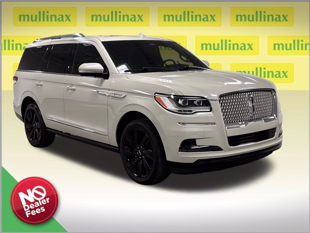 2022 Pearl Metallic Lincoln Navigator Reserve 4X4 SUV
