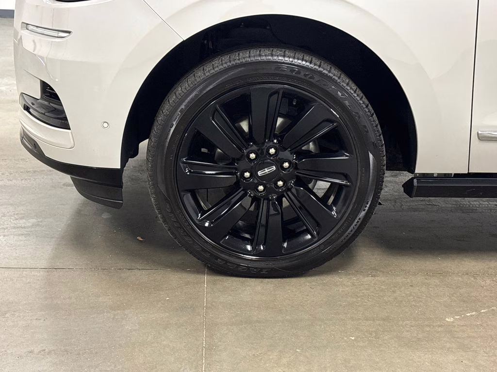 2022 Pearl Metallic Lincoln Navigator Reserve 4X4 SUV