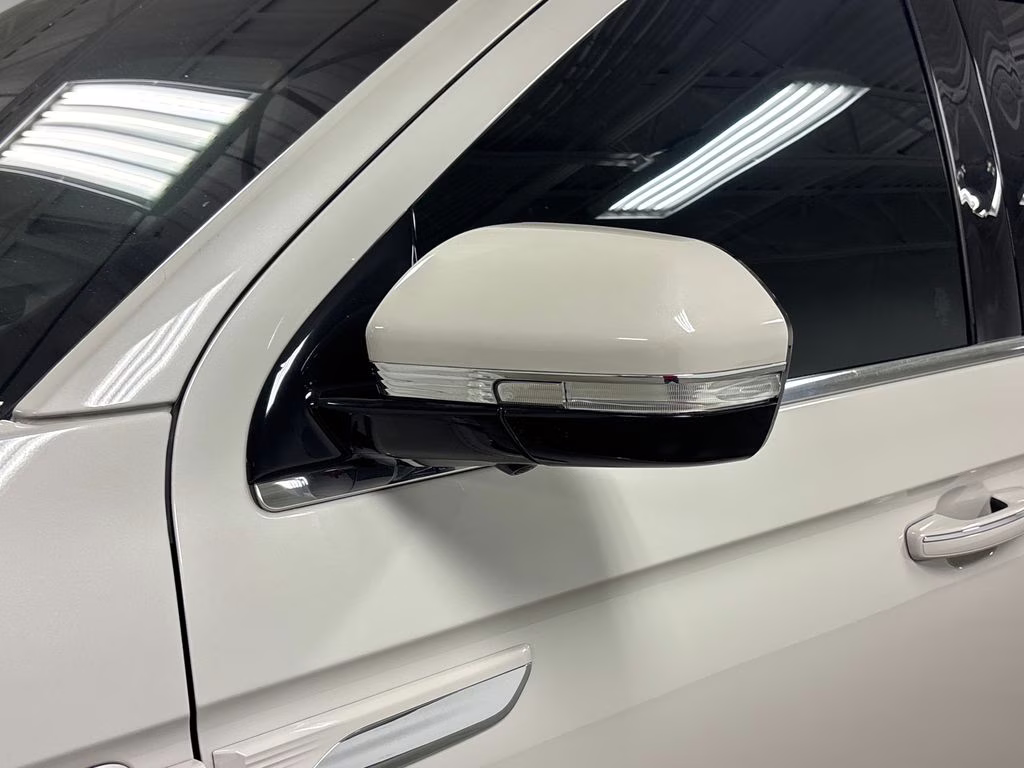 2022 Pearl Metallic Lincoln Navigator Reserve 4X4 SUV
