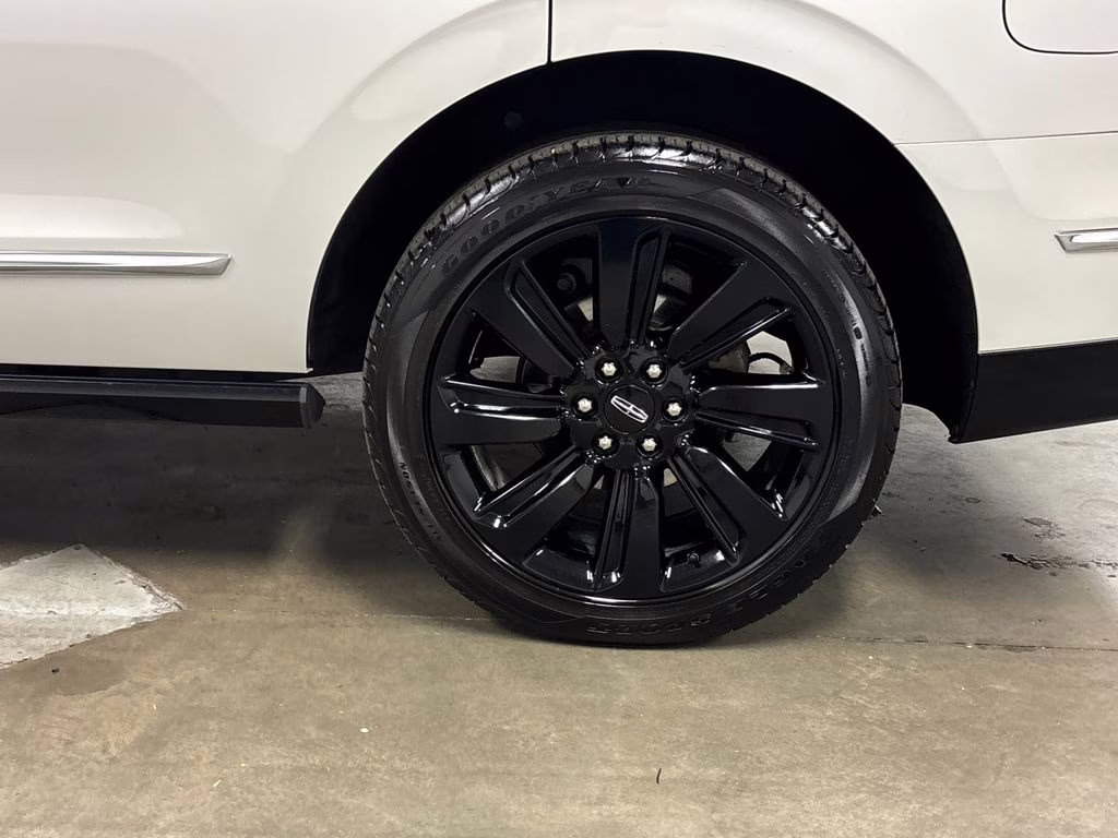 2022 Pearl Metallic Lincoln Navigator Reserve 4X4 SUV