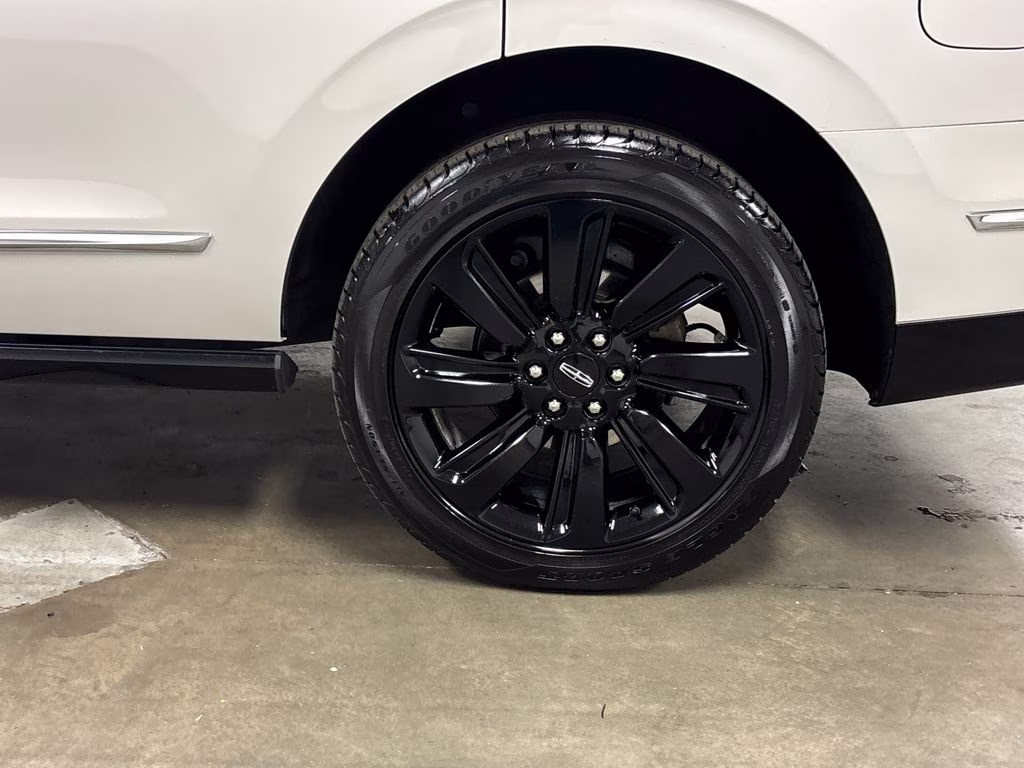 2022 Pearl Metallic Lincoln Navigator Reserve 4X4 SUV