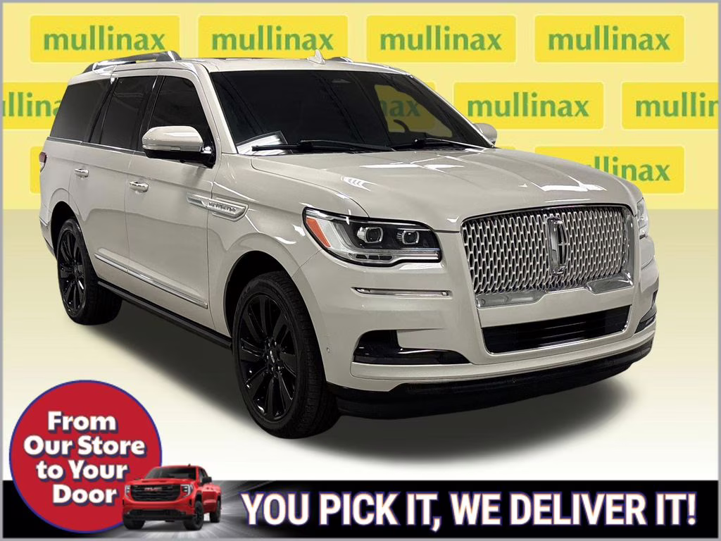 2022 Pearl Metallic Lincoln Navigator Reserve 4X4 SUV