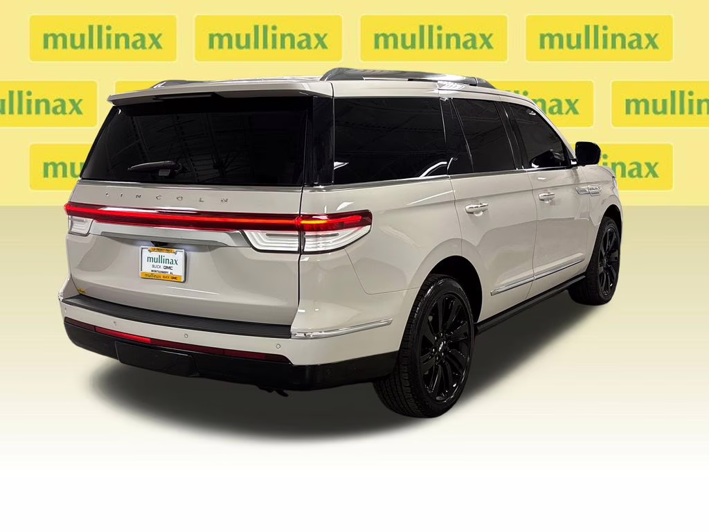 2022 Pearl Metallic Lincoln Navigator Reserve 4X4 SUV