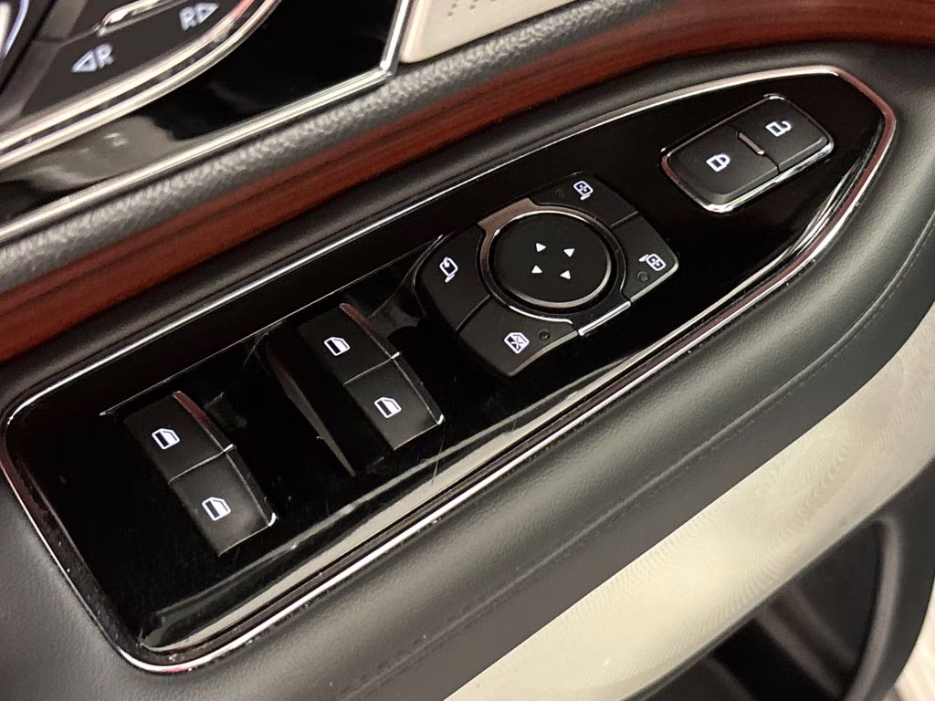 2022 Pearl Metallic Lincoln Navigator Reserve 4X4 SUV